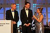  – NDR-Intendant und diesjähriger Laudator Lutz Marmor mit Marina Friedt und dem Preisträger Volker Ter Haseborg auf der Bühne im Großen Festsaal des Hotel Atlantic Hamburg. (Foto: Florian Büh)