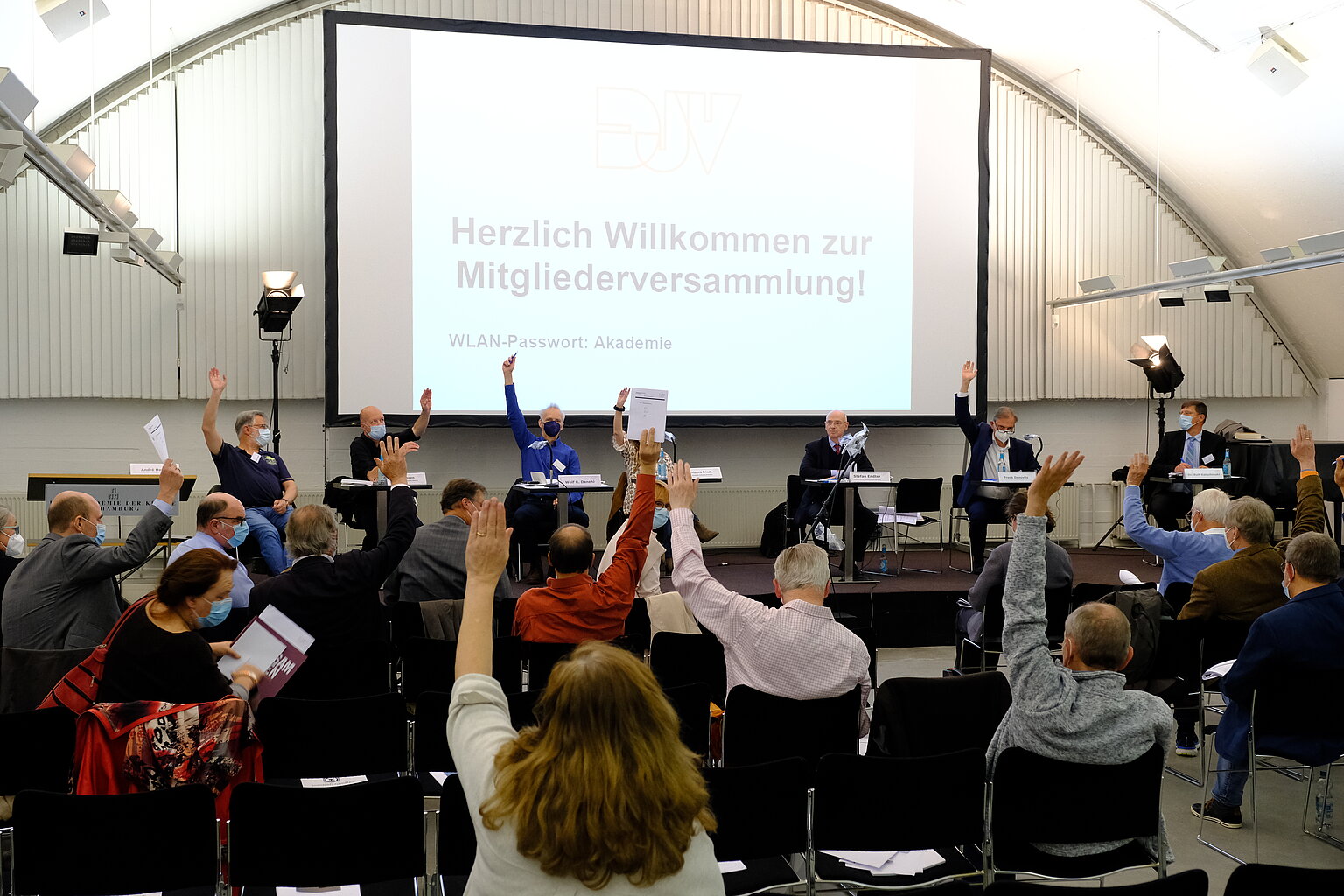 – einstimmig: Die Mitgliederversammlung des DJV Hamburg gibt grünes Licht für die Fusion mit dem DJV S-H, Foto: Stephan Wallocha