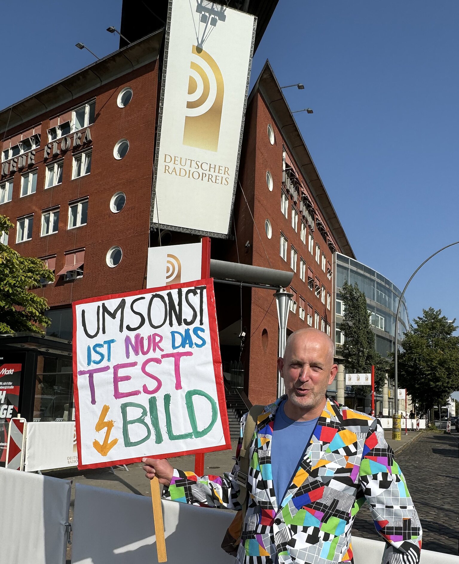 – Umsonst ist nur das Testbild - Björn Staschen bringt es auf den Punkt. Fotos: Anja Westheuser