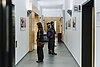 – Ausstellungsbesucher vor Beginn der Free Media Lecture.