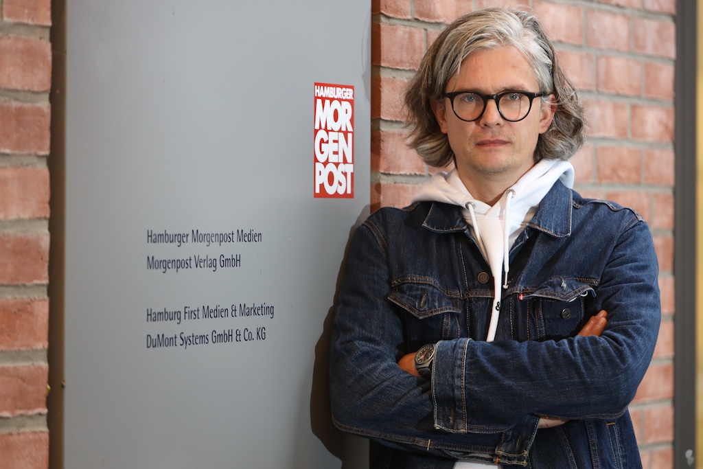 – Für Arist von Harpe ist die Mopo „beinahe etwas Heiliges, nicht irgendeine Firma“. Handgeschriebene Leserbriefe liest er ehrfürchtig. (Foto: Florian Büh)