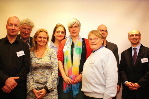 Vorstand – Die Hamburger Vorstandsmitglieder Peter Jebsen, Heiner Klaffs, Marina Friedt, Julia Doellken, Anne Stark und Jürgen A. Lahmann sowie das aus Rainer Hirsch und Geschäftsführer Stefan Endter bestehende Tagungspräsidium (v.l.n.r.) hatten für eine außerordentlich angenehme und unterhaltsame Mitgliederversammlung gesorgt.